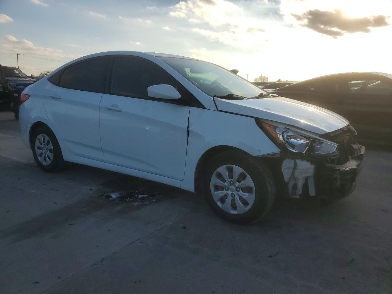 2016 HYUNDAI ACCENT SE photo 4