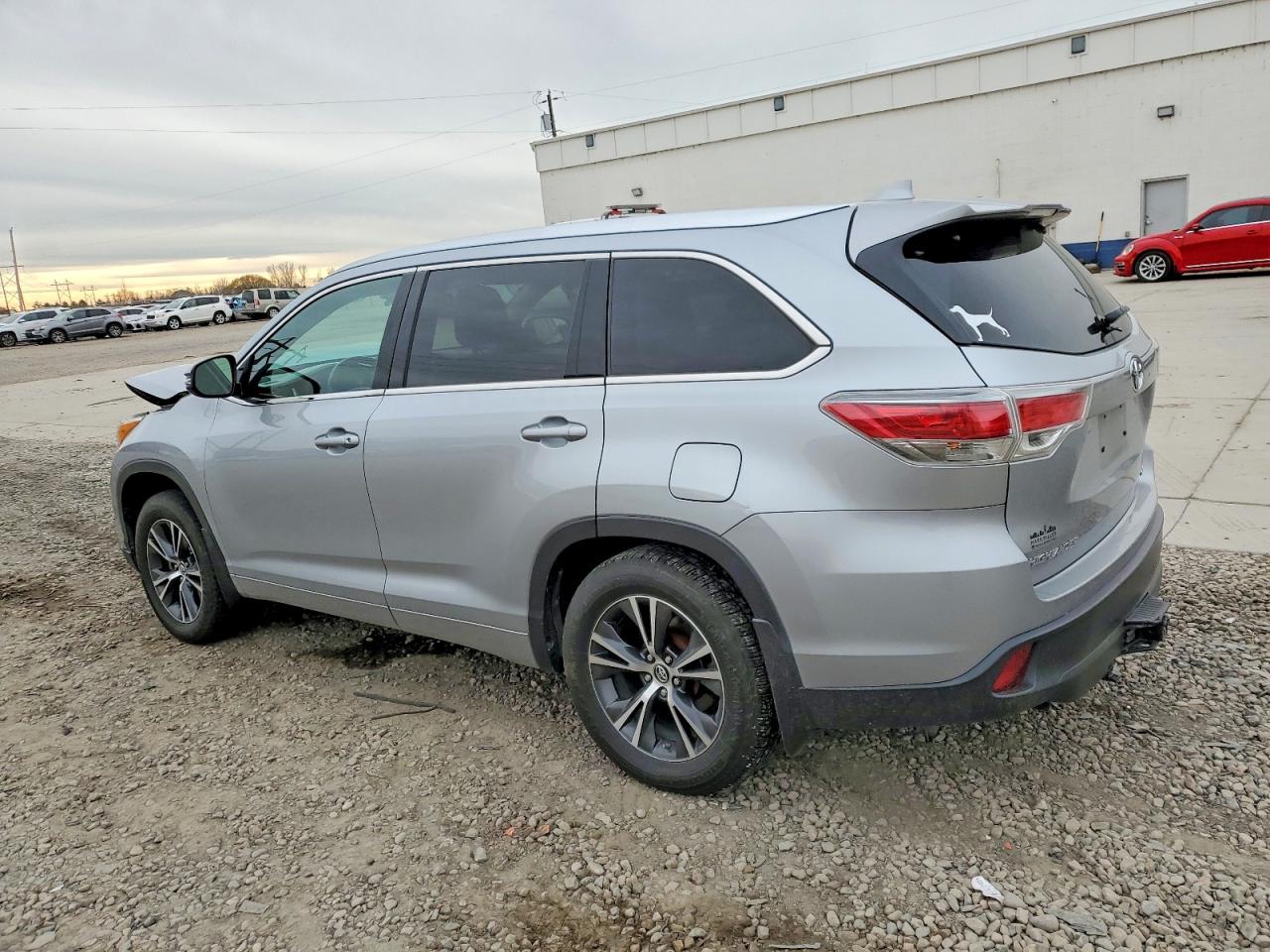 2016 TOYOTA HIGHLANDER XLE photo 3