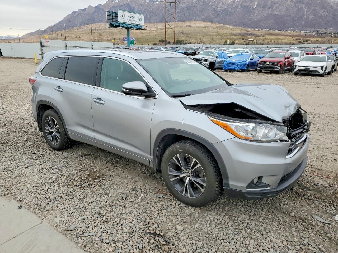 2016 TOYOTA HIGHLANDER XLE photo 7