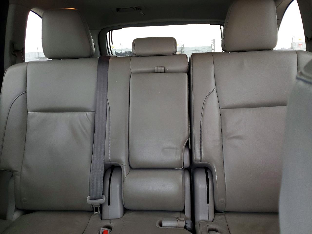 2016 TOYOTA HIGHLANDER XLE photo 19