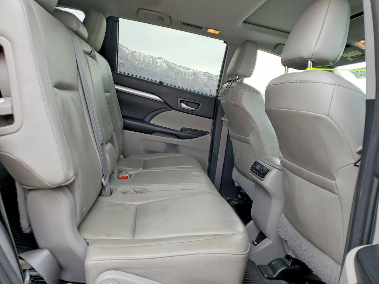 2016 TOYOTA HIGHLANDER XLE photo 21