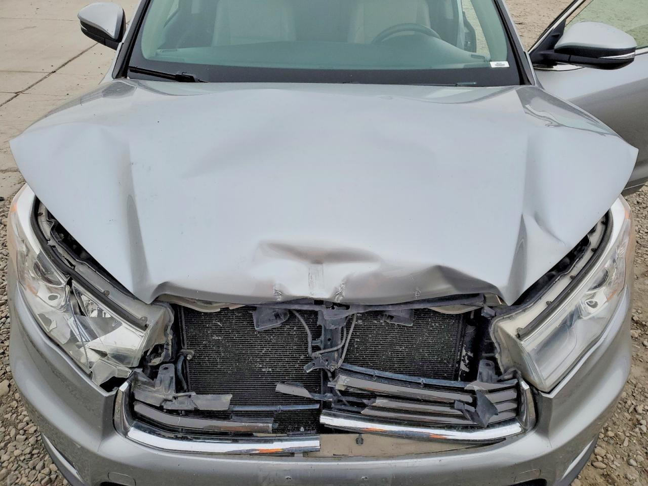 2016 TOYOTA HIGHLANDER XLE photo 23