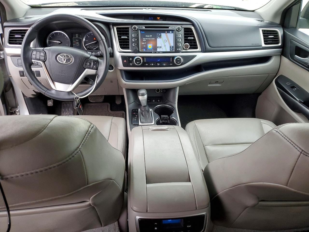 2016 TOYOTA HIGHLANDER XLE photo 15