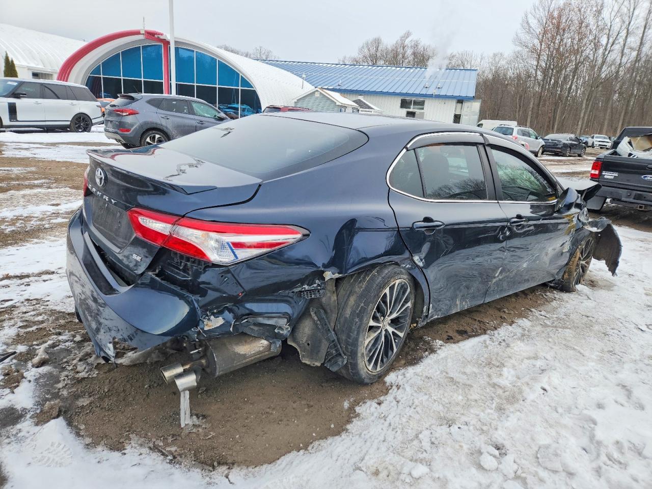 2018 TOYOTA CAMRY L photo 3