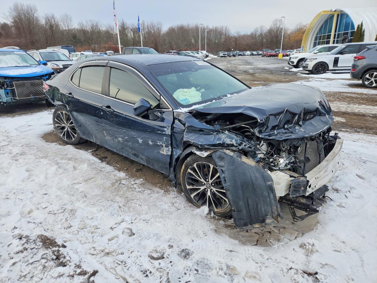 2018 TOYOTA CAMRY L photo 4