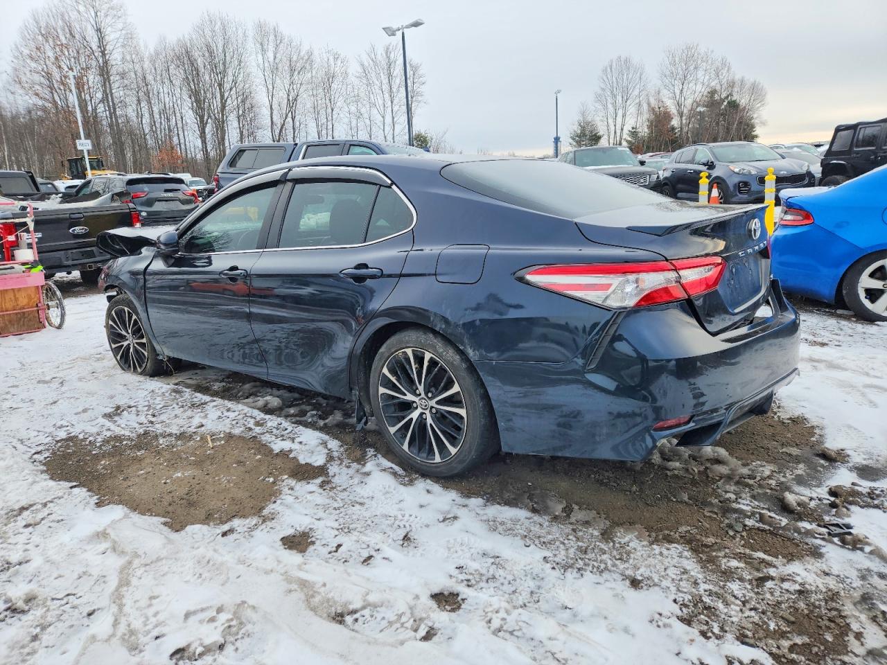 2018 TOYOTA CAMRY L photo 2