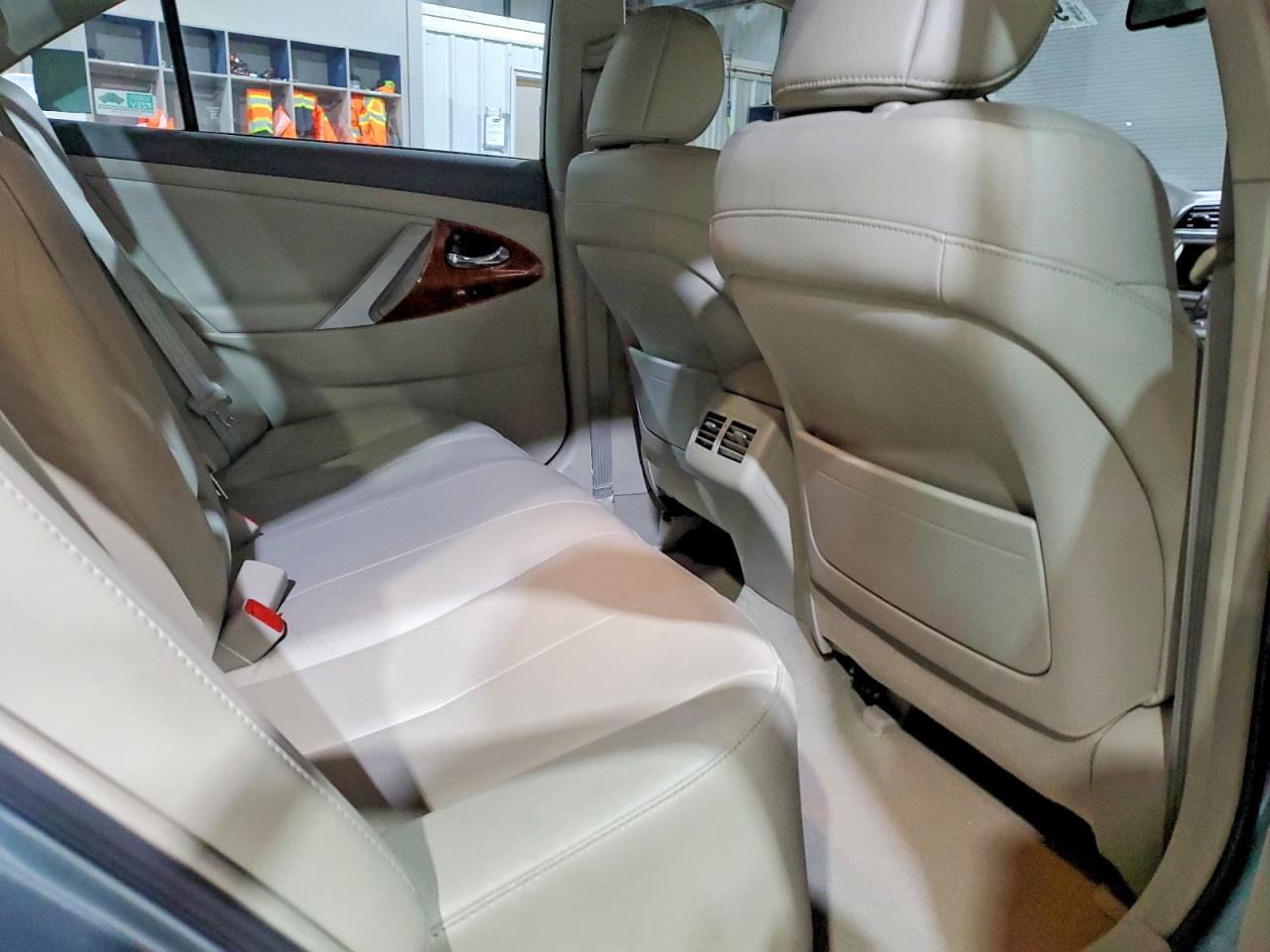 2011 TOYOTA CAMRY HYBRID photo 10