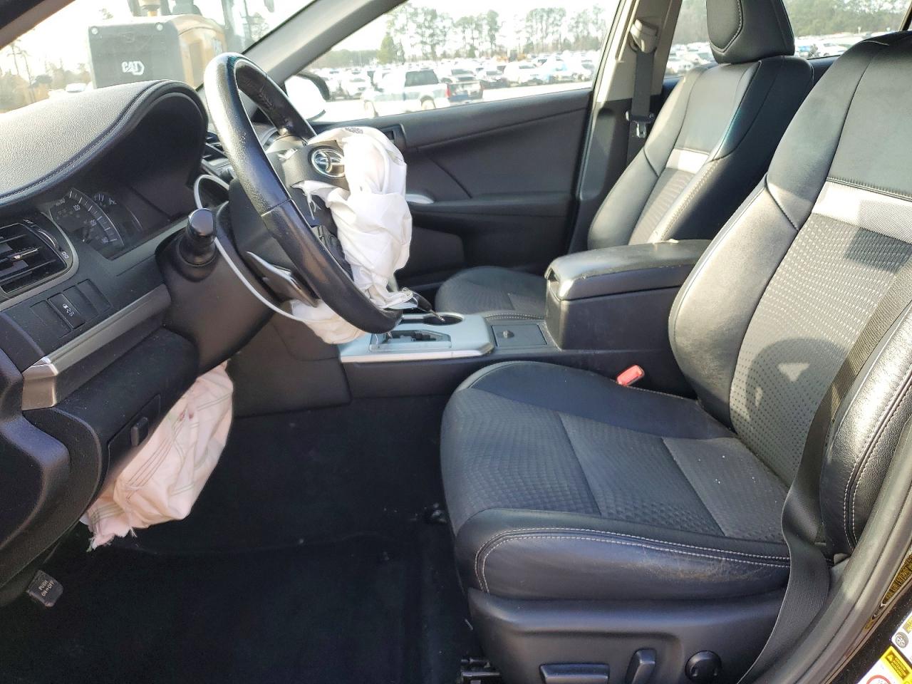 2014 TOYOTA CAMRY L photo 7