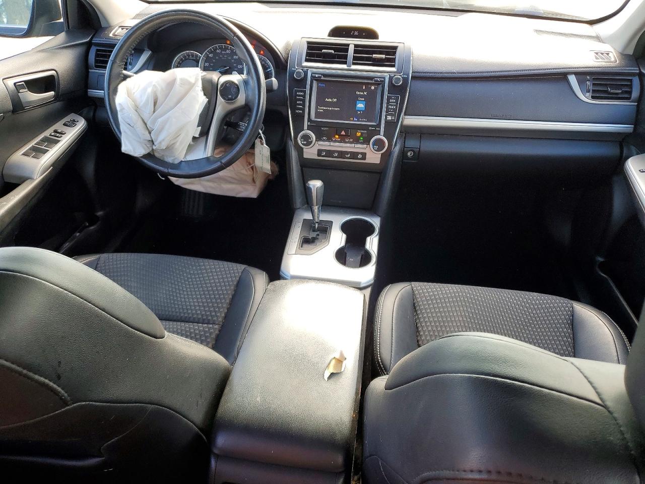 2014 TOYOTA CAMRY L photo 8