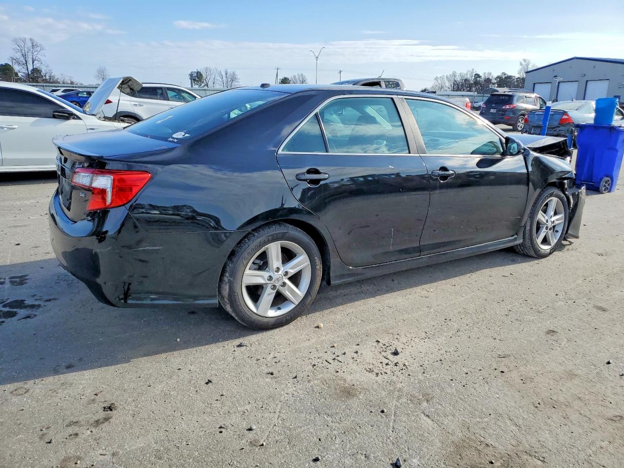 2014 TOYOTA CAMRY L photo 3