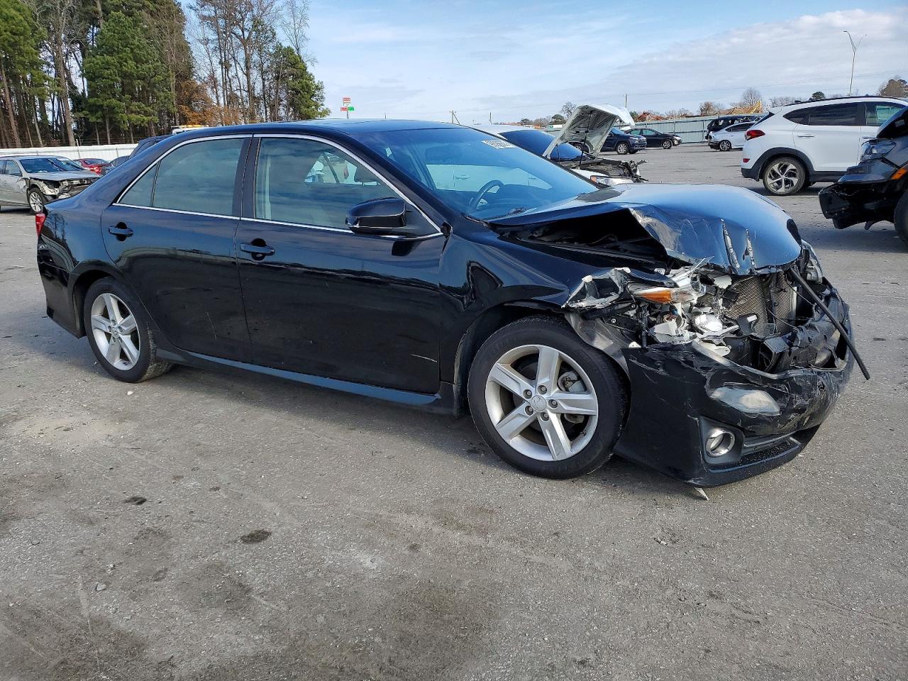 2014 TOYOTA CAMRY L photo 4