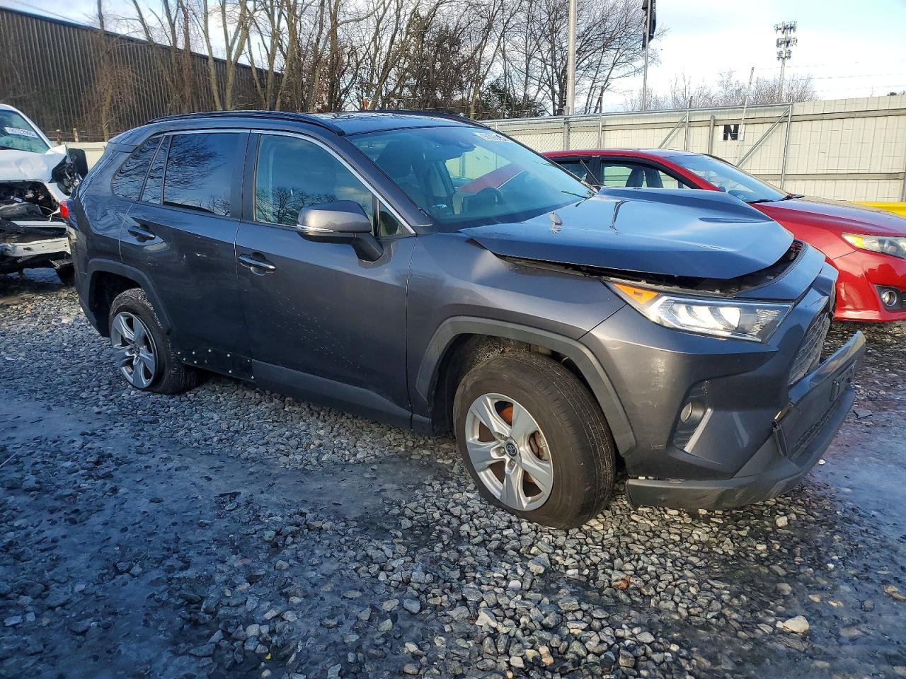 2019 TOYOTA RAV4 XLE photo 4
