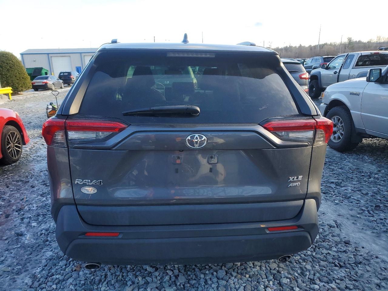 2019 TOYOTA RAV4 XLE photo 6