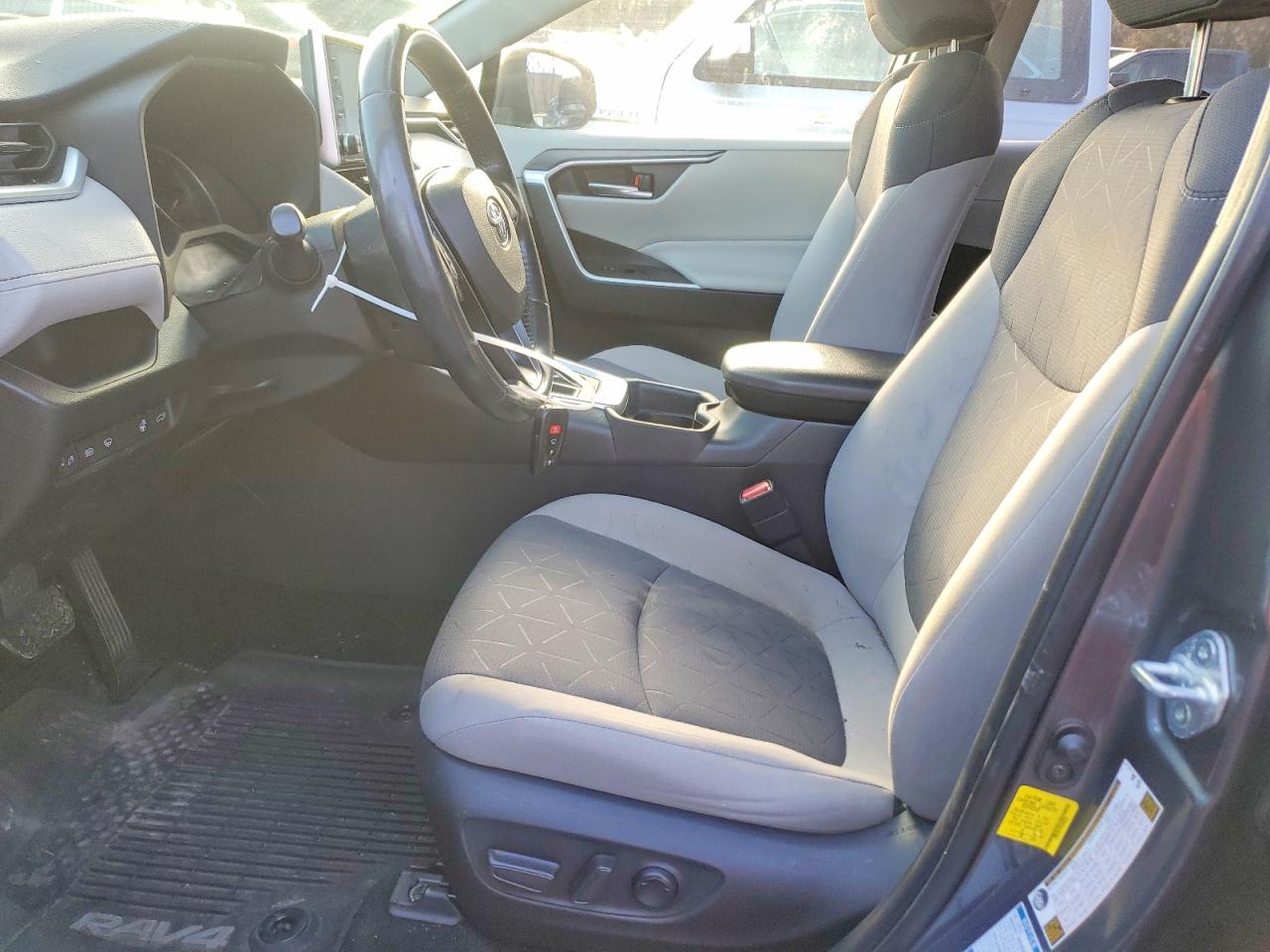 2019 TOYOTA RAV4 XLE photo 7