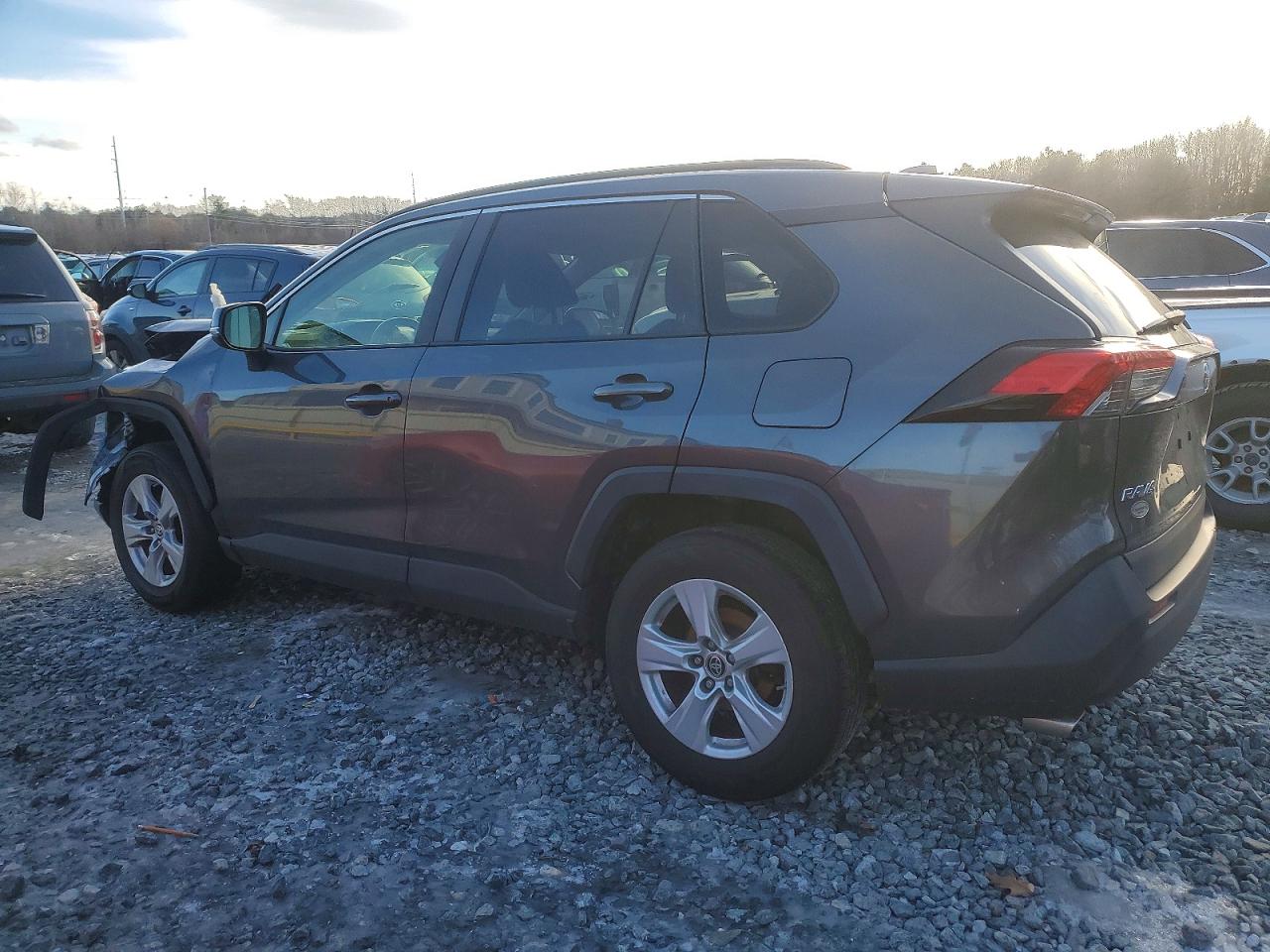 2019 TOYOTA RAV4 XLE photo 2
