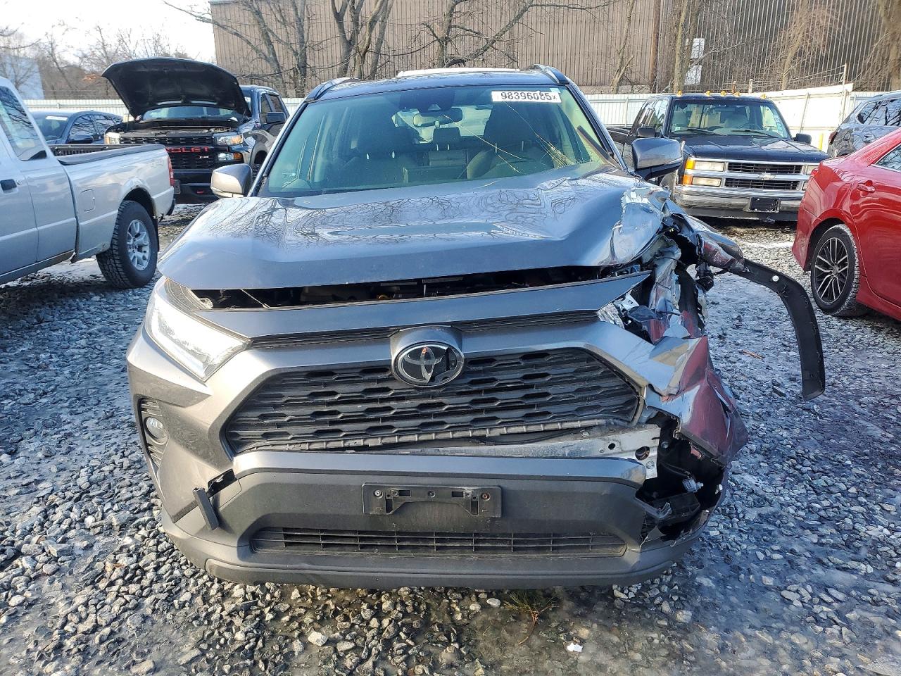2019 TOYOTA RAV4 XLE photo 5