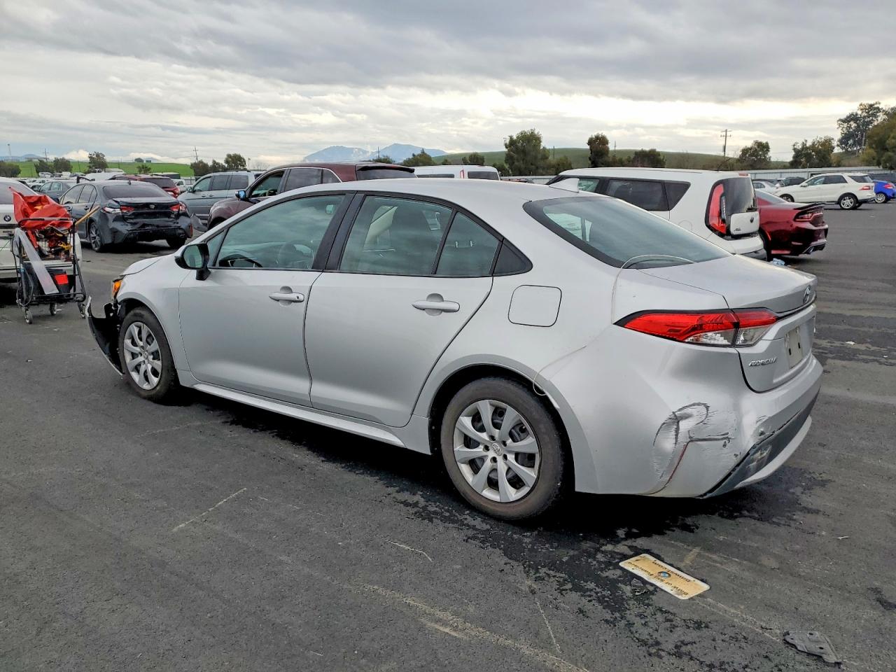 2020 TOYOTA COROLLA LE photo 3