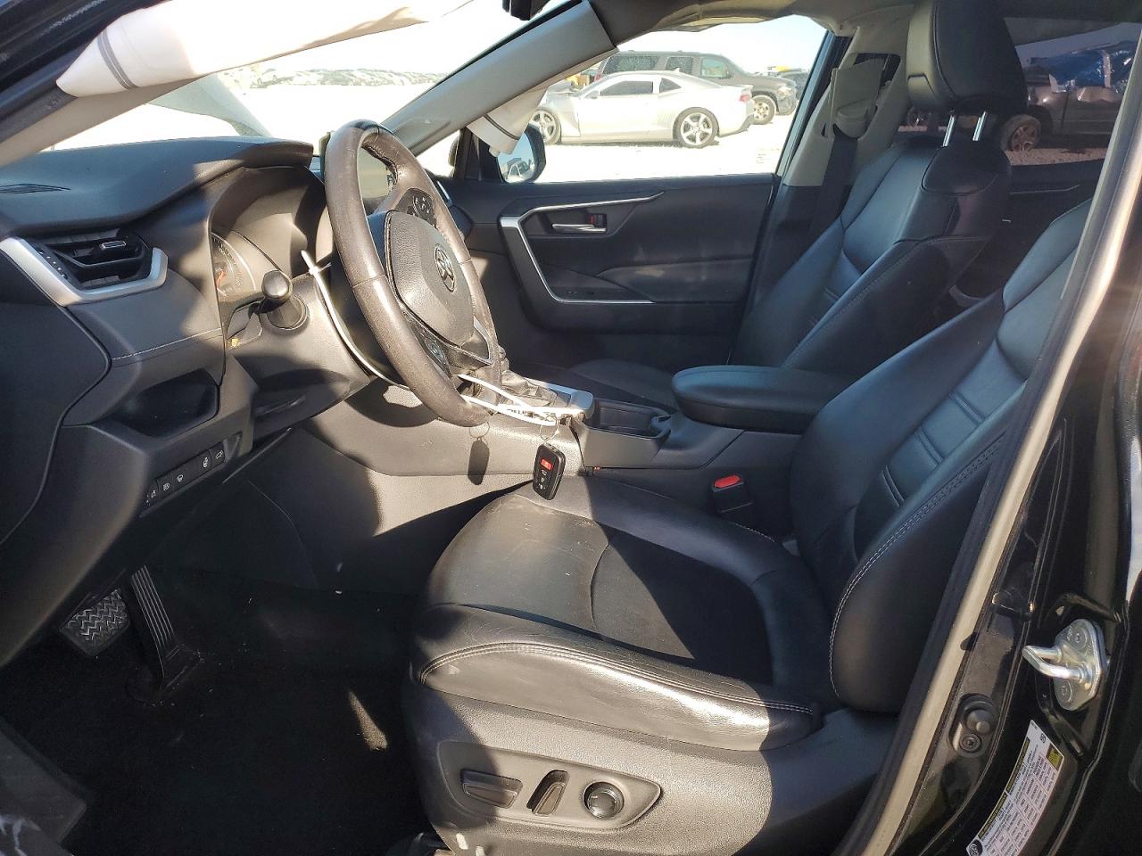 2019 TOYOTA RAV4 XLE PREMIUM photo 19