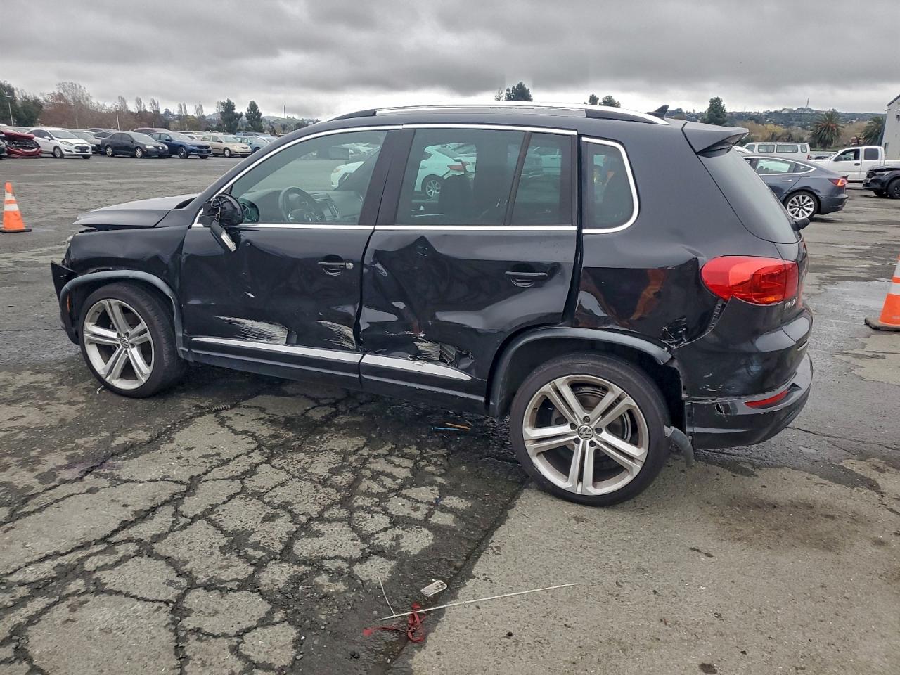 2016 VOLKSWAGEN TIGUAN S photo 3