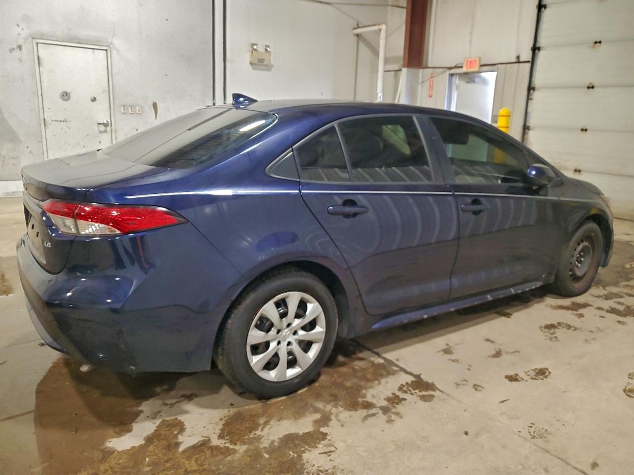 2021 TOYOTA COROLLA LE photo 3