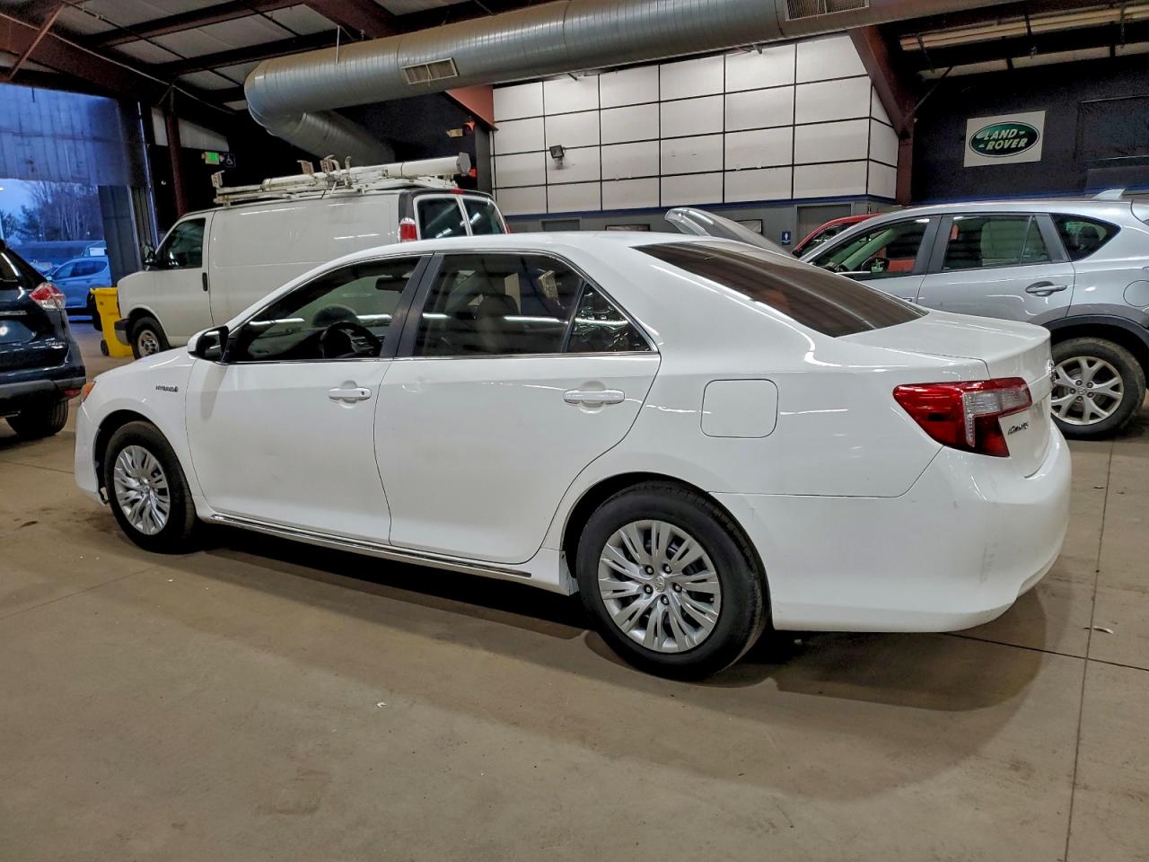 2014 TOYOTA CAMRY HYBRID photo 2