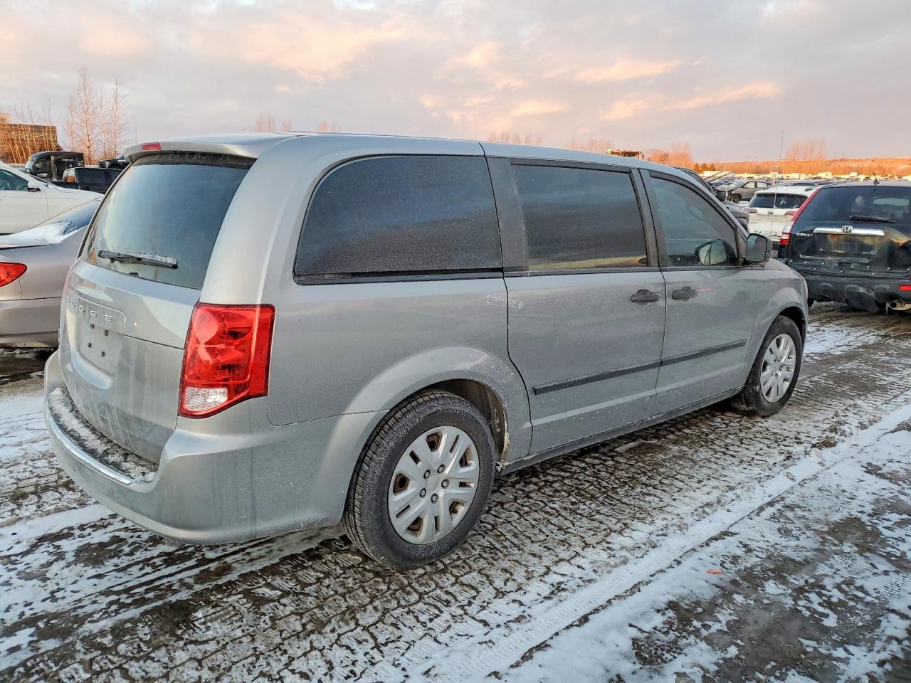 2015 DODGE GRAND CARAVAN SE photo 3