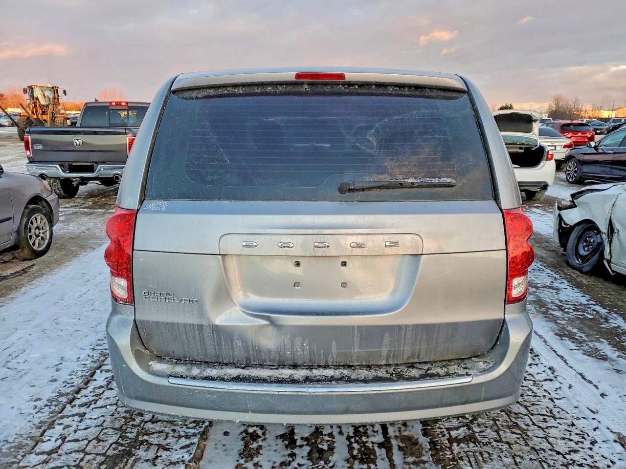 2015 DODGE GRAND CARAVAN SE photo 6