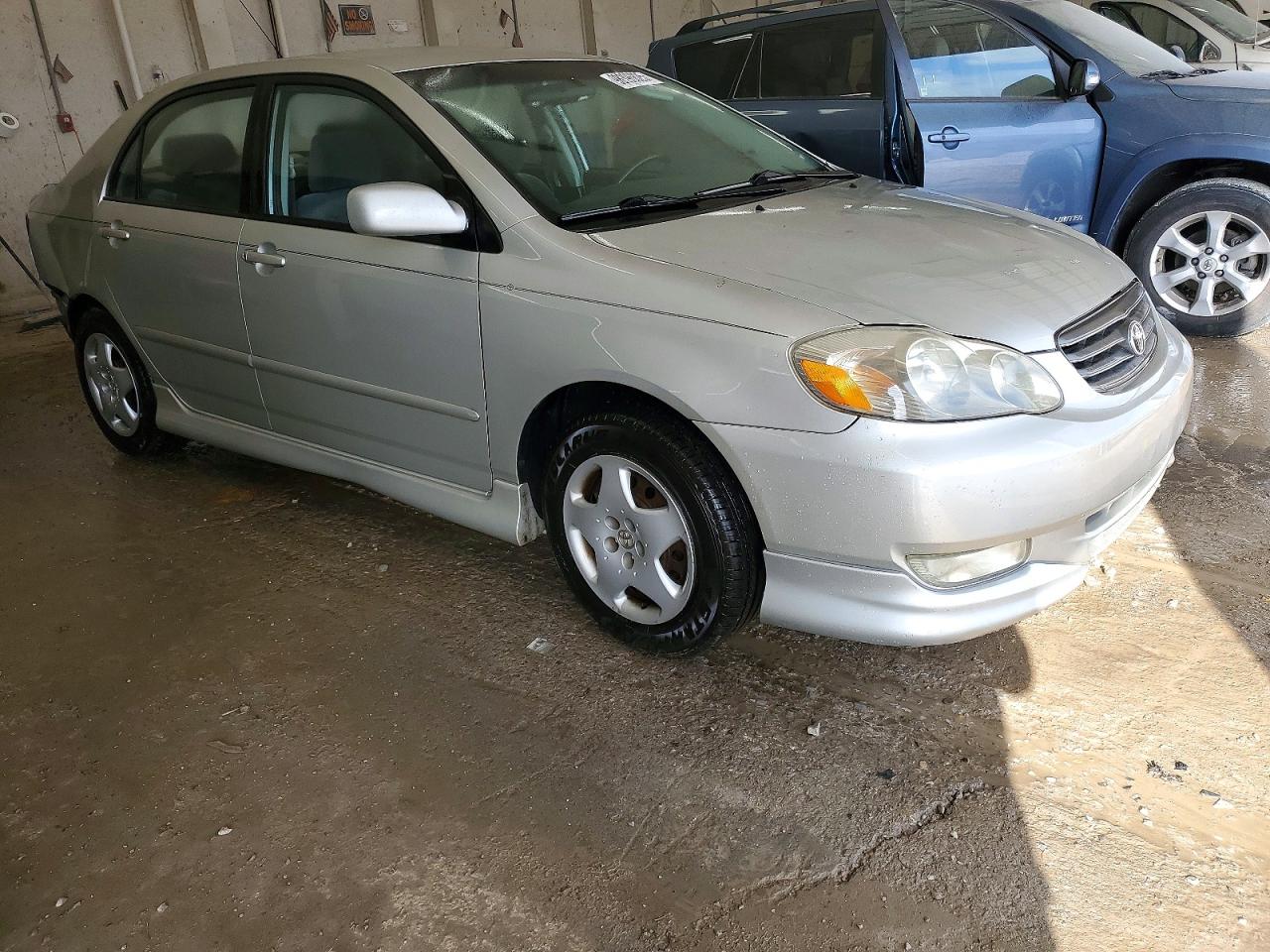 2004 TOYOTA COROLLA S photo 7