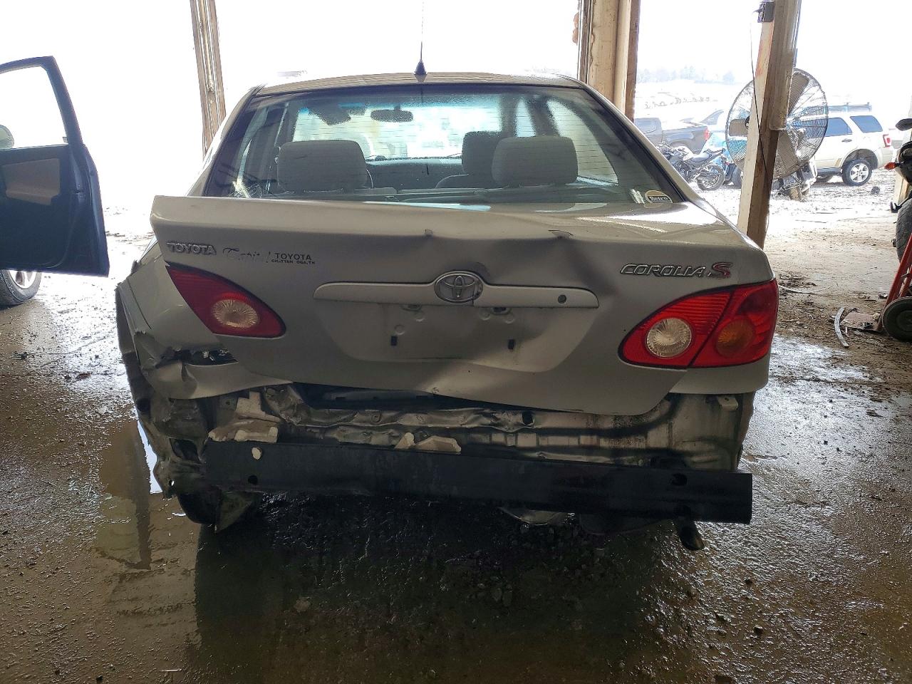 2004 TOYOTA COROLLA S photo 11