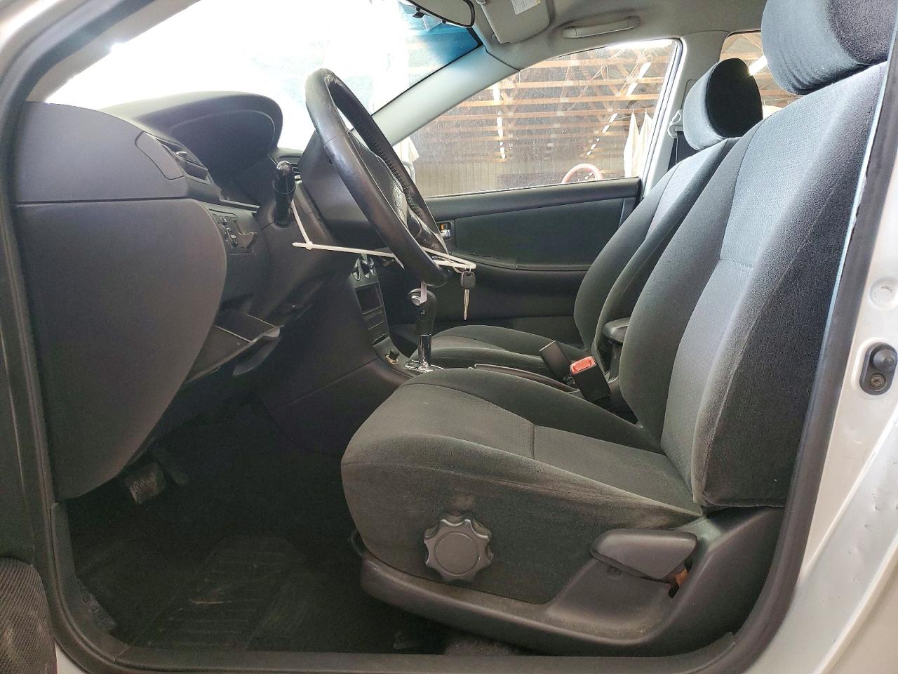 2004 TOYOTA COROLLA S photo 13