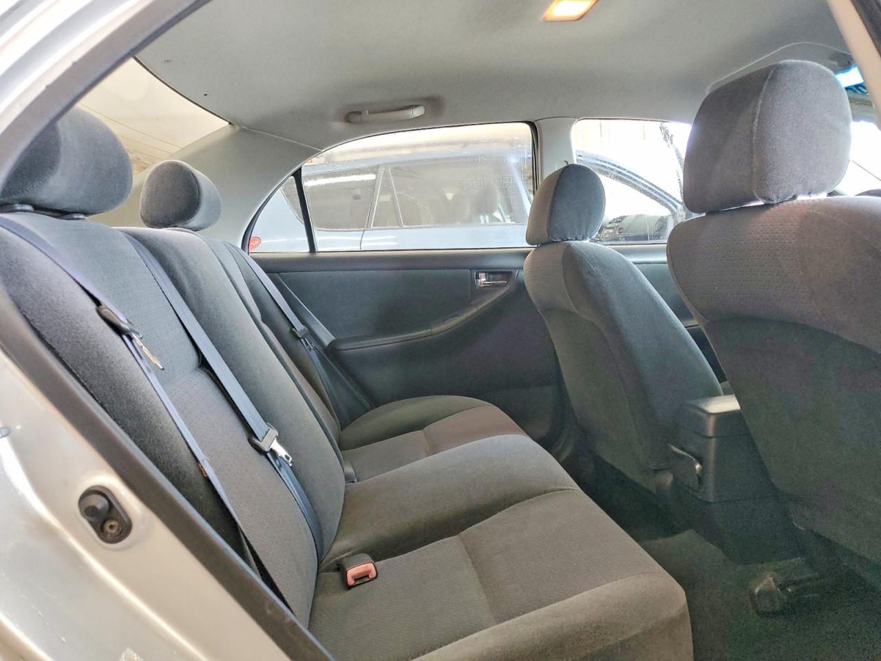 2004 TOYOTA COROLLA S photo 19