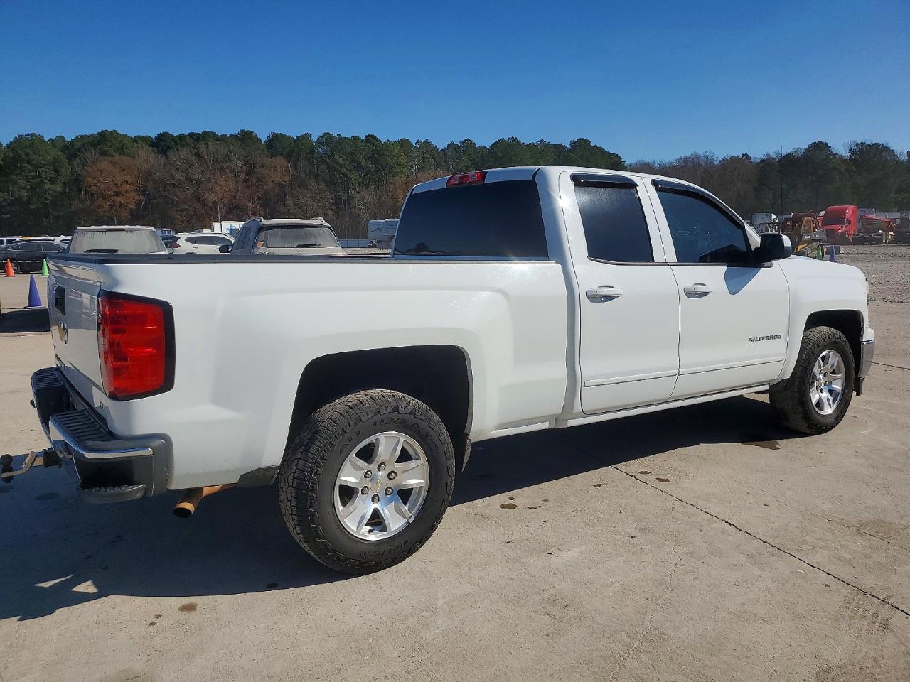 2015 CHEVROLET SILVERADO C1500 LT photo 3