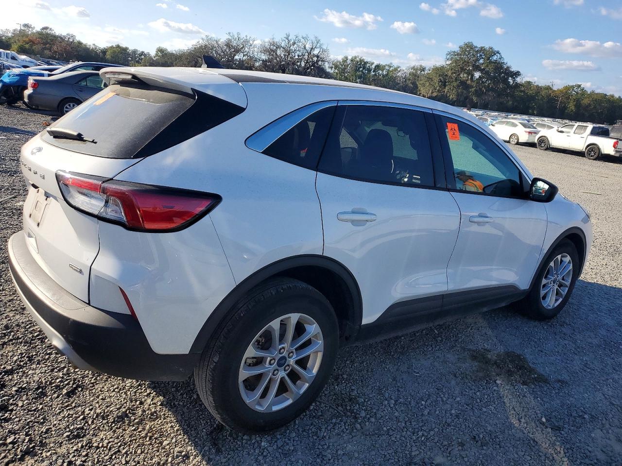 2022 FORD ESCAPE SE photo 3