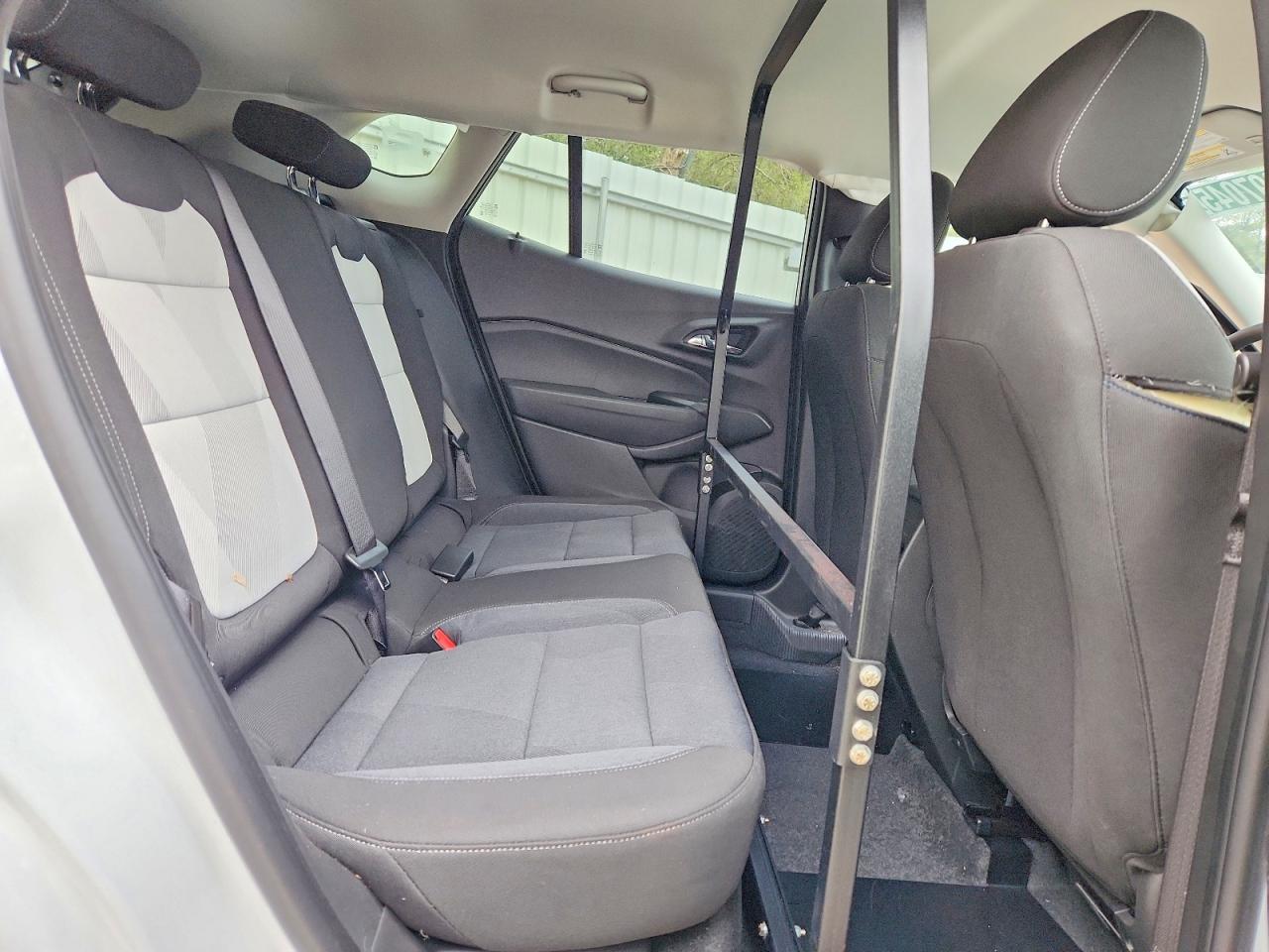 2025 CHEVROLET TRAX LS photo 11