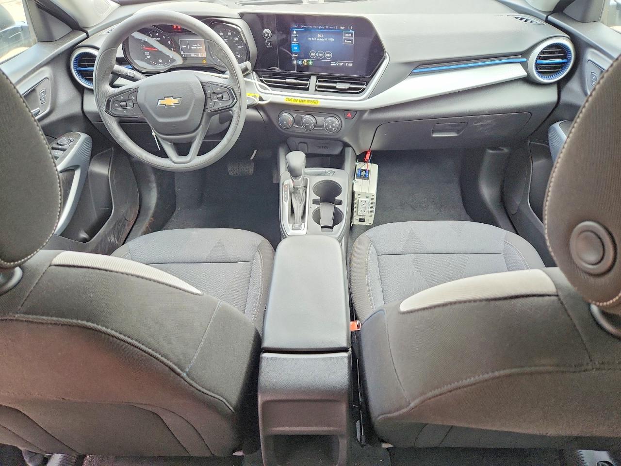 2025 CHEVROLET TRAX LS photo 8