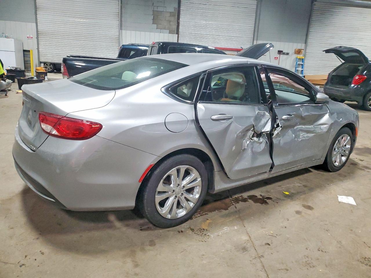 2016 CHRYSLER 200 LIMITED photo 3