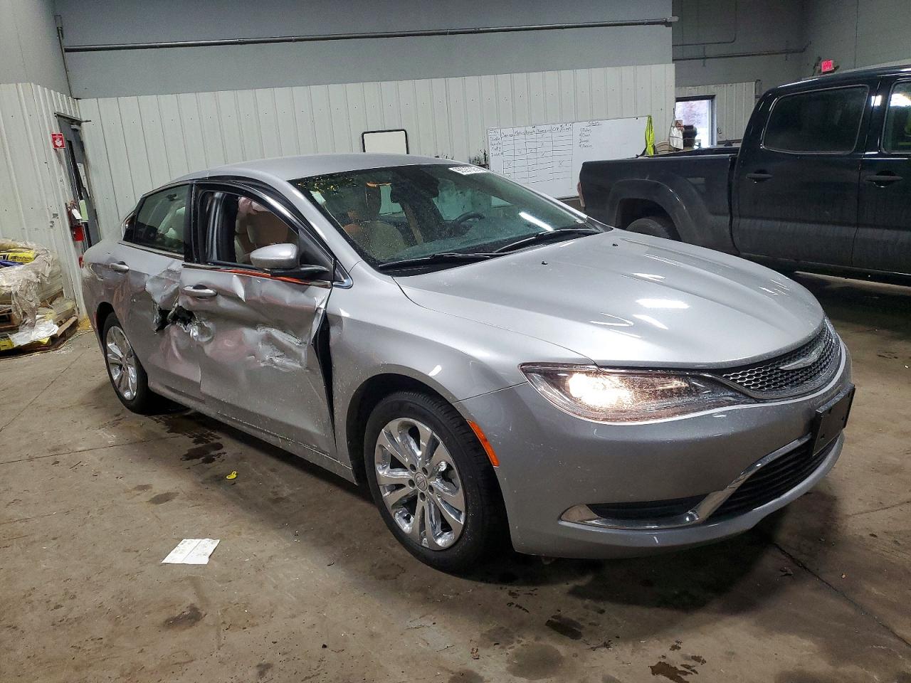 2016 CHRYSLER 200 LIMITED photo 4