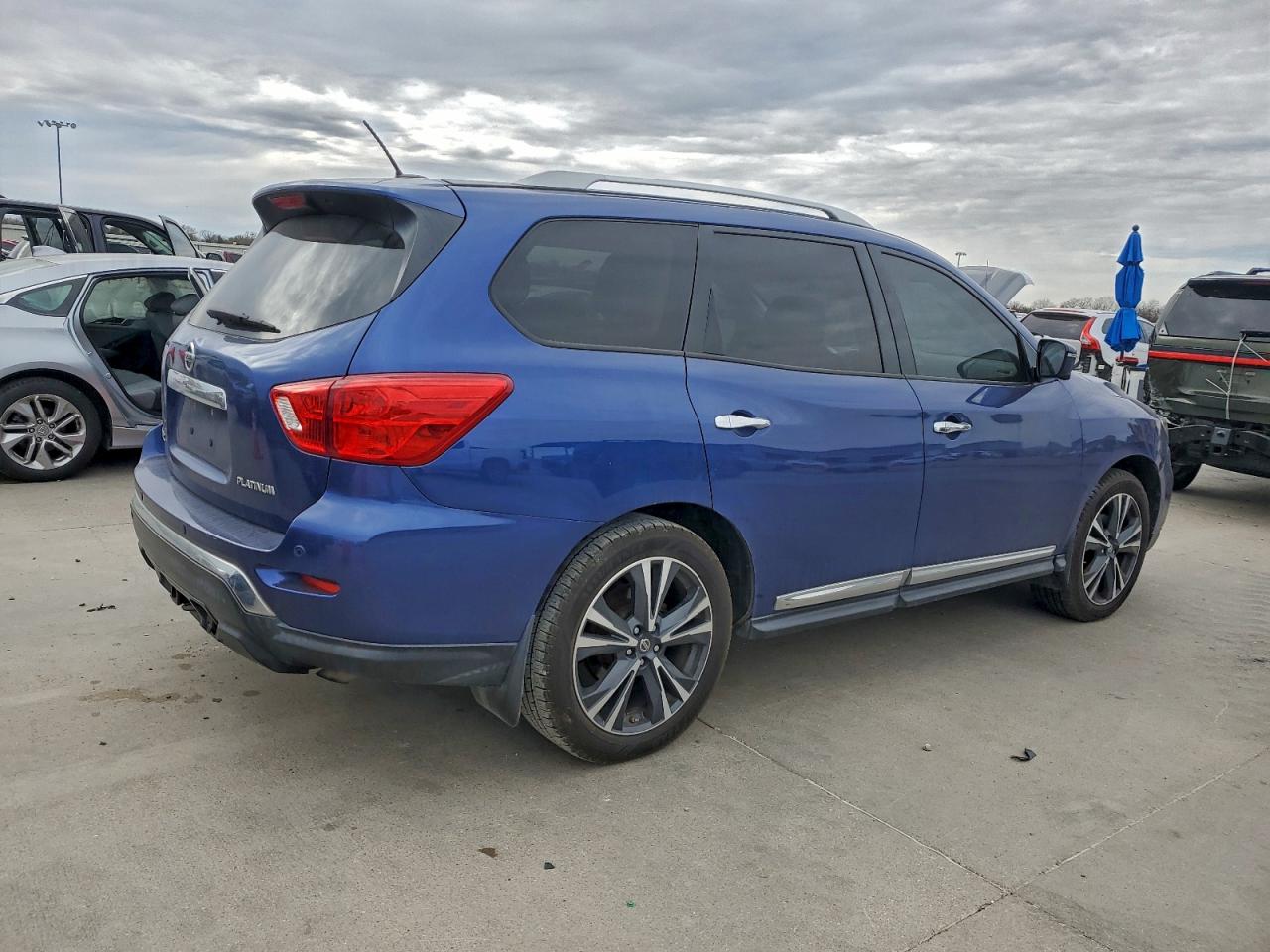 2017 NISSAN PATHFINDER S photo 3