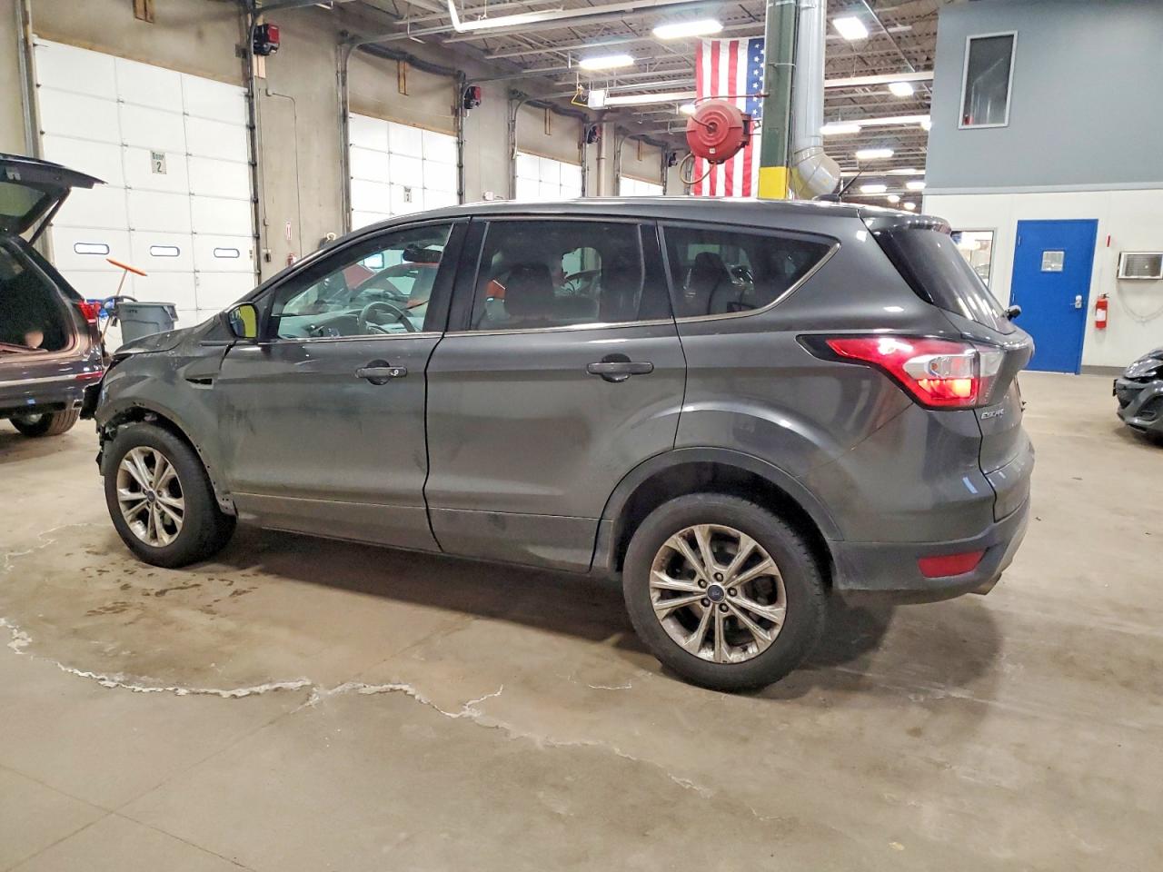 2017 FORD ESCAPE SE photo 2