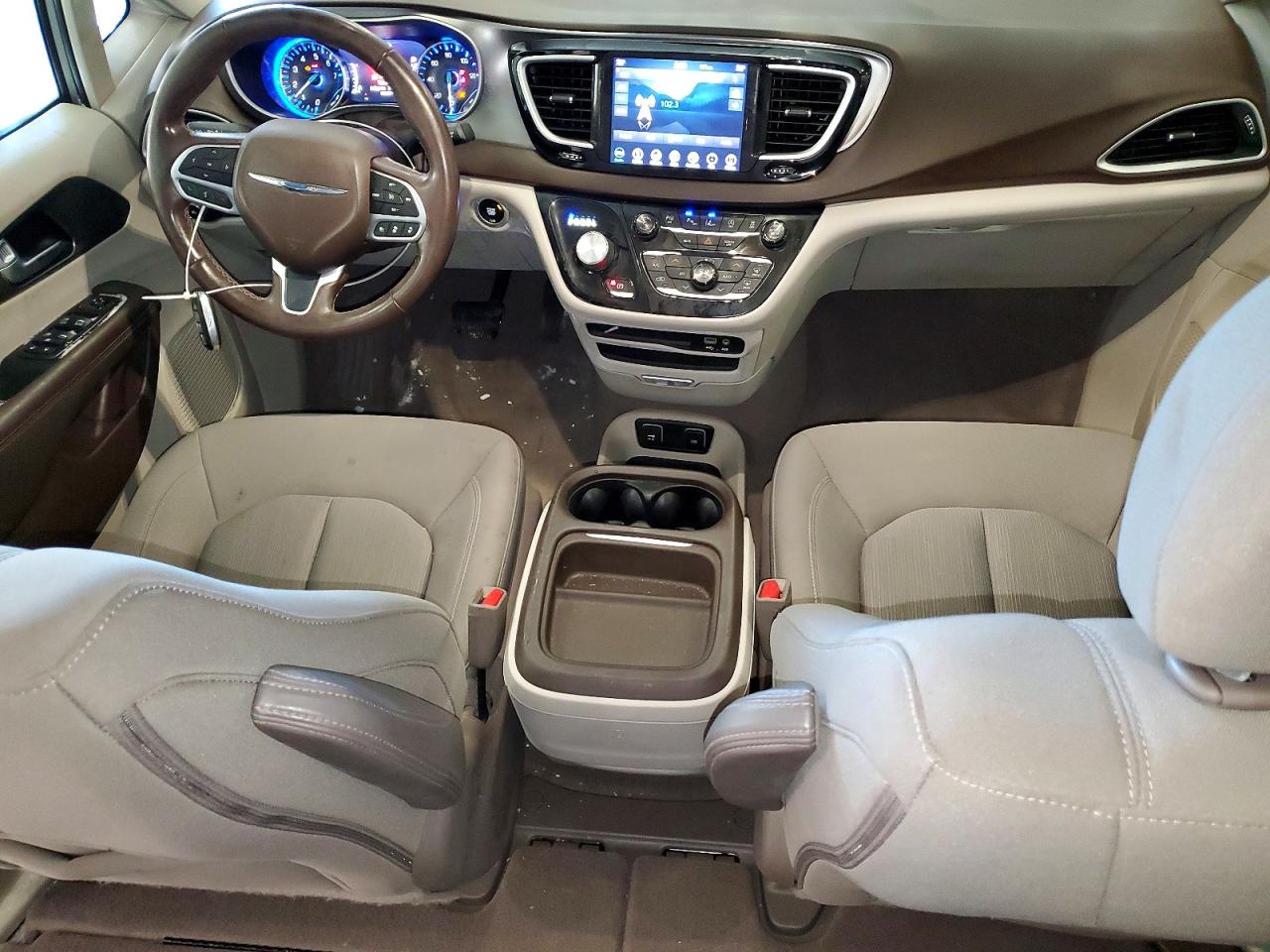 2019 CHRYSLER PACIFICA TOURING PLUS photo 8