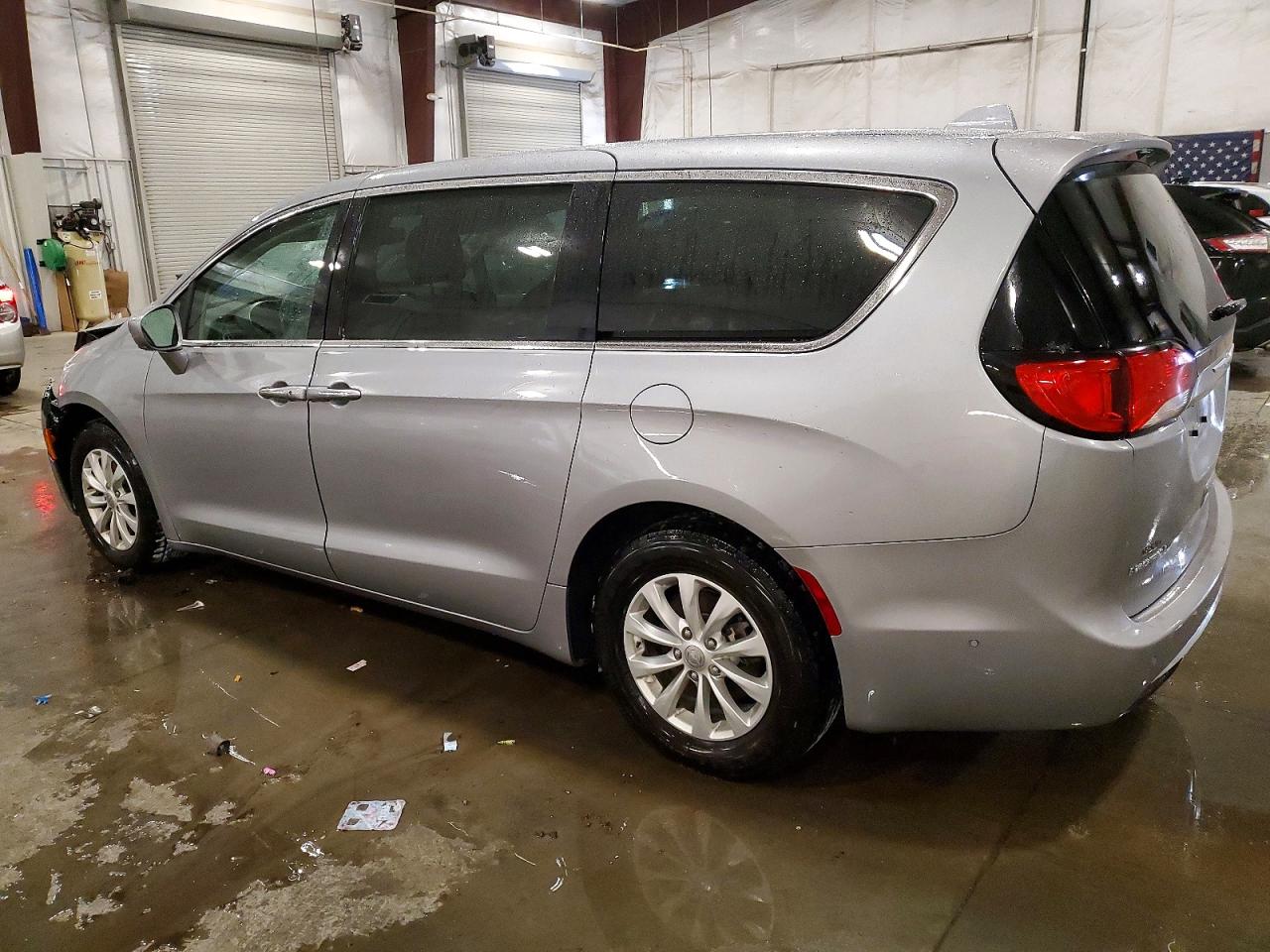 2019 CHRYSLER PACIFICA TOURING PLUS photo 2