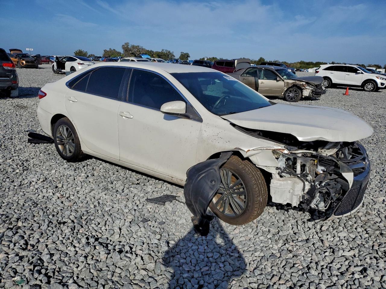 2017 TOYOTA CAMRY LE photo 4