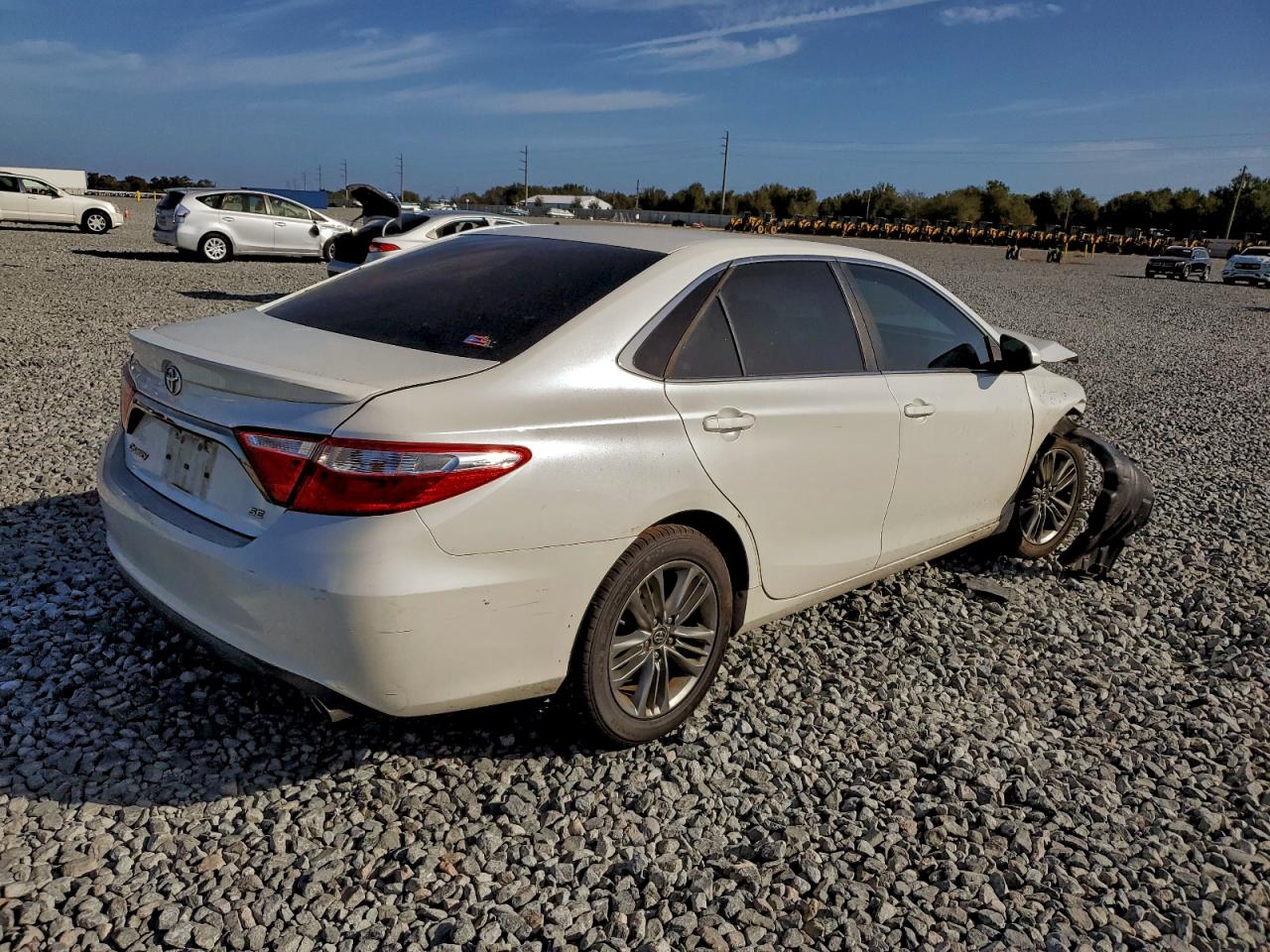 2017 TOYOTA CAMRY LE photo 3