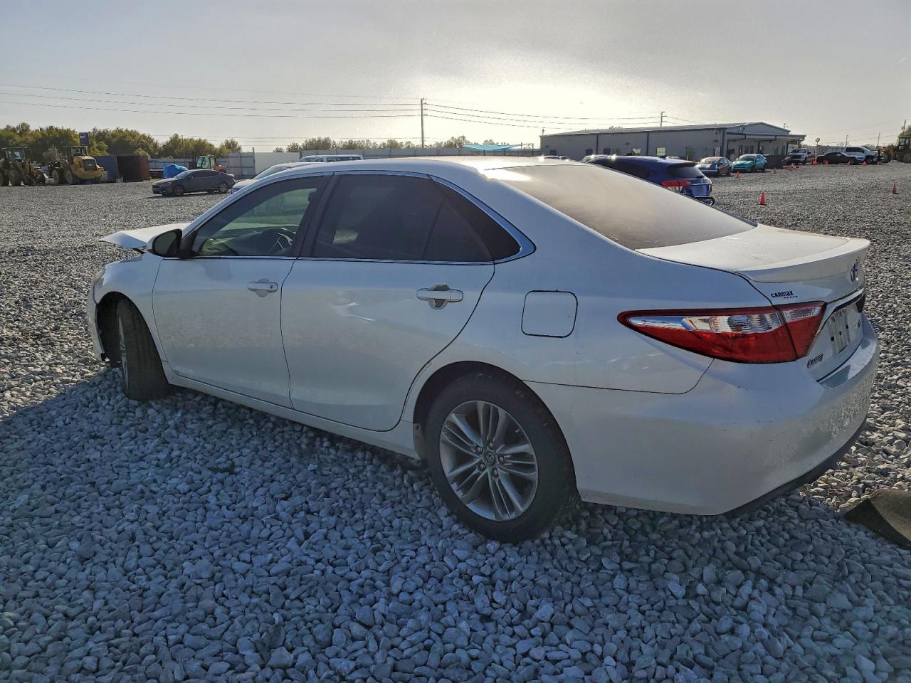 2017 TOYOTA CAMRY LE photo 2