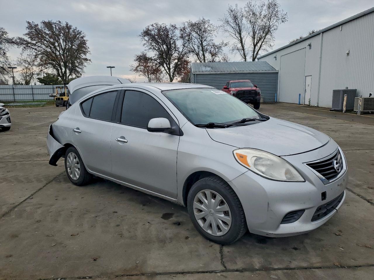2014 NISSAN VERSA S photo 4