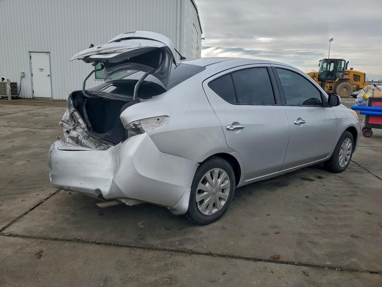 2014 NISSAN VERSA S photo 3