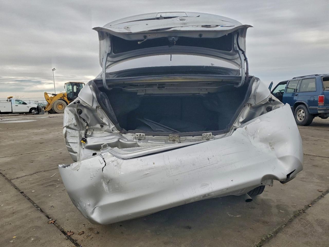2014 NISSAN VERSA S photo 6