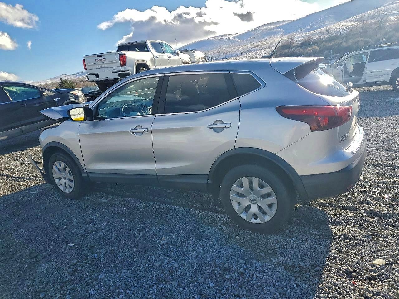 2018 NISSAN ROGUE SPORT S photo 2