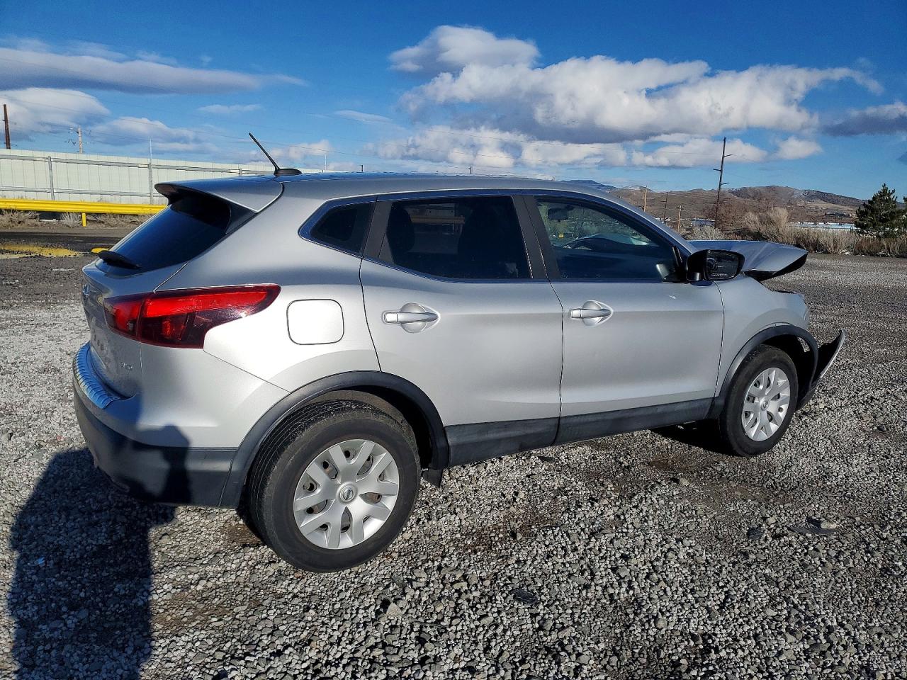 2018 NISSAN ROGUE SPORT S photo 3