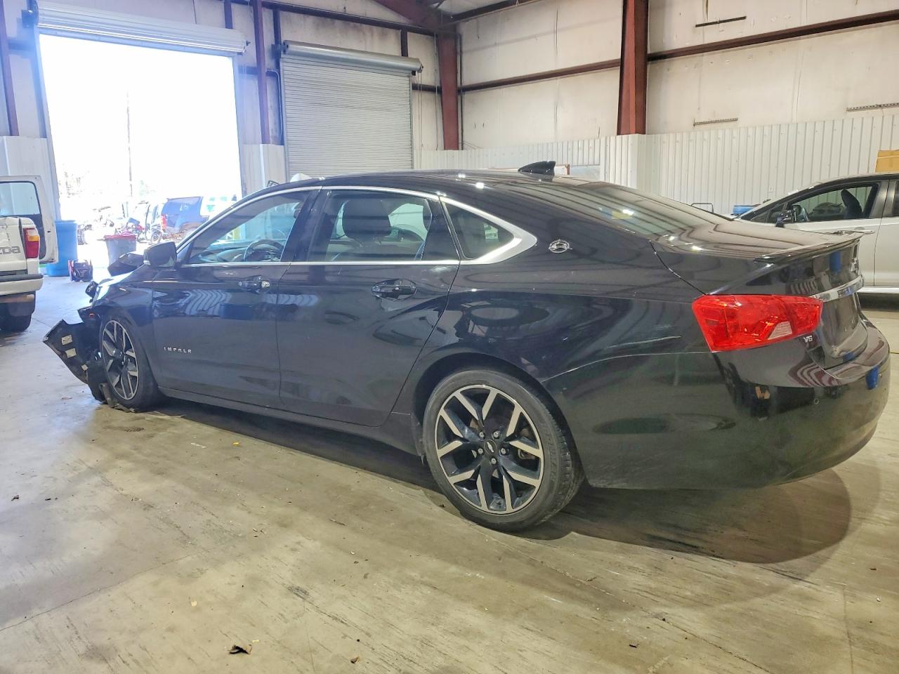 2018 CHEVROLET IMPALA LT photo 2